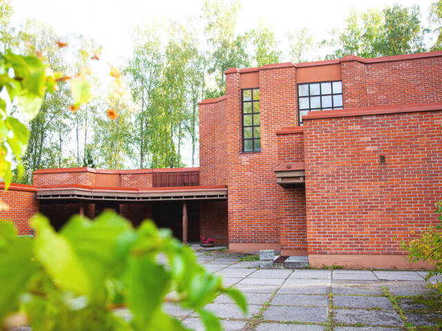 Kivistön kirkko ulkoa.