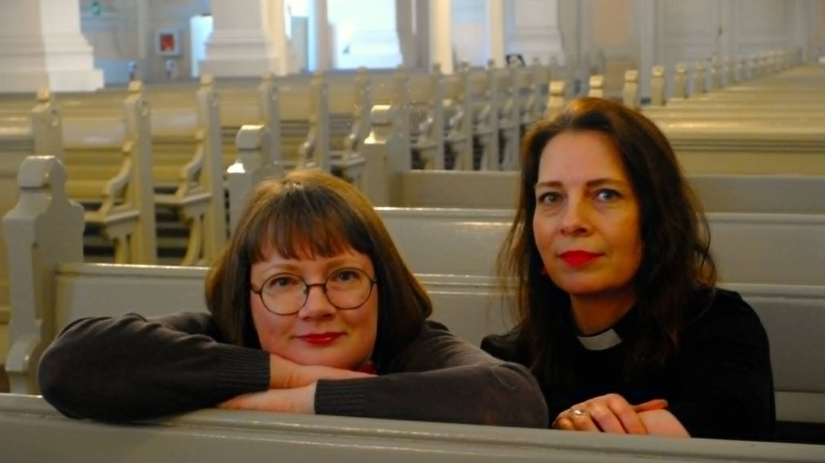 Kuvassa Auli Viitala ja Päivi Vähäkangas.