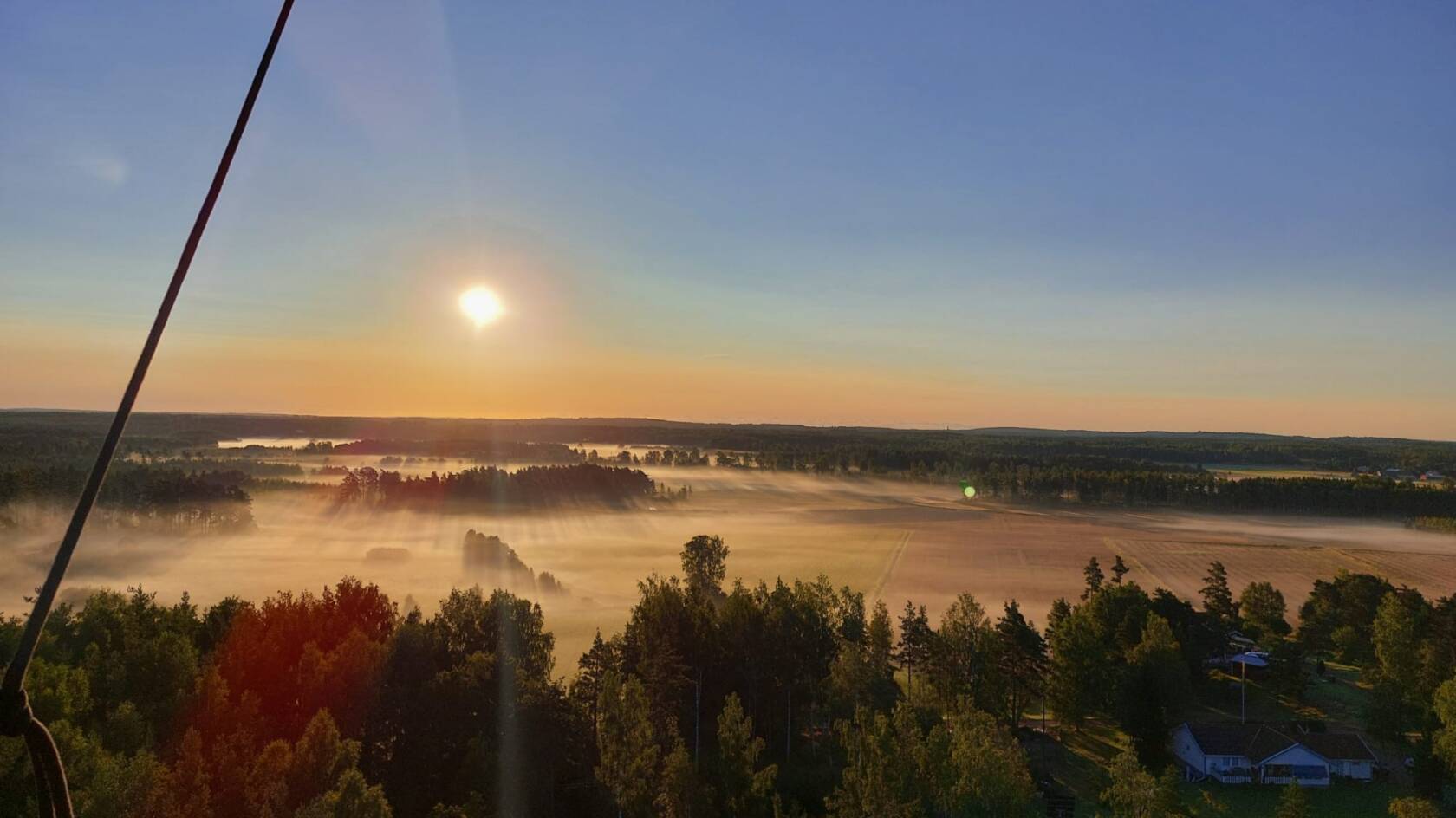 Järvimaisema auringonlaskulla