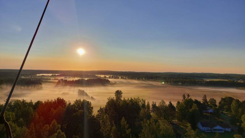 Järvimaisema auringonlaskulla