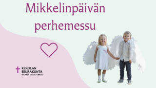 Kaksi hymyilevää lasta enkelin siivet selässä.